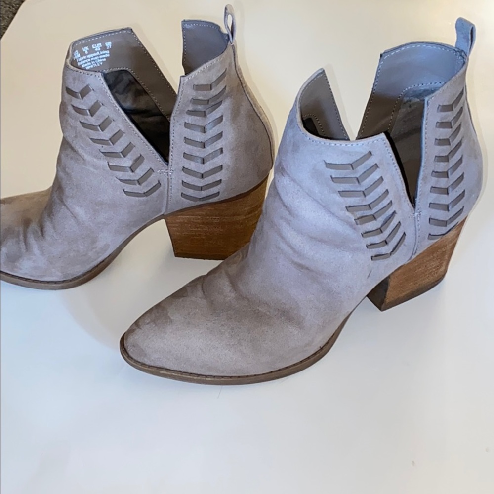 Carlos grey suede boots